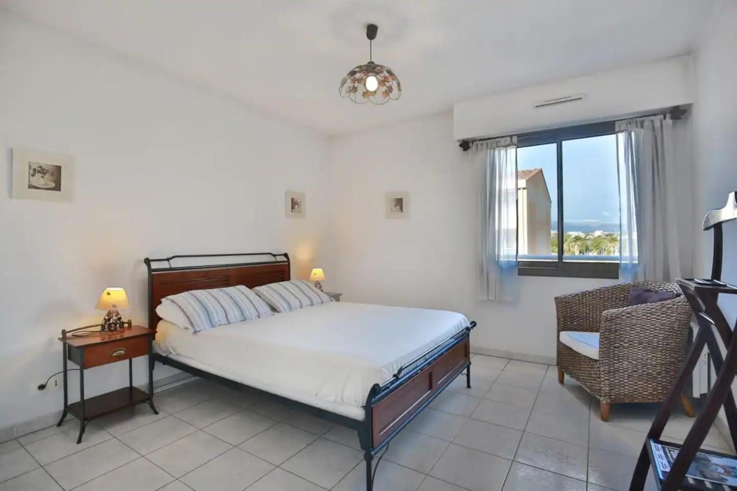 Charming Two-Bedroom Apartment With Balcony And Garage By The Marina Antibes Exterior photo