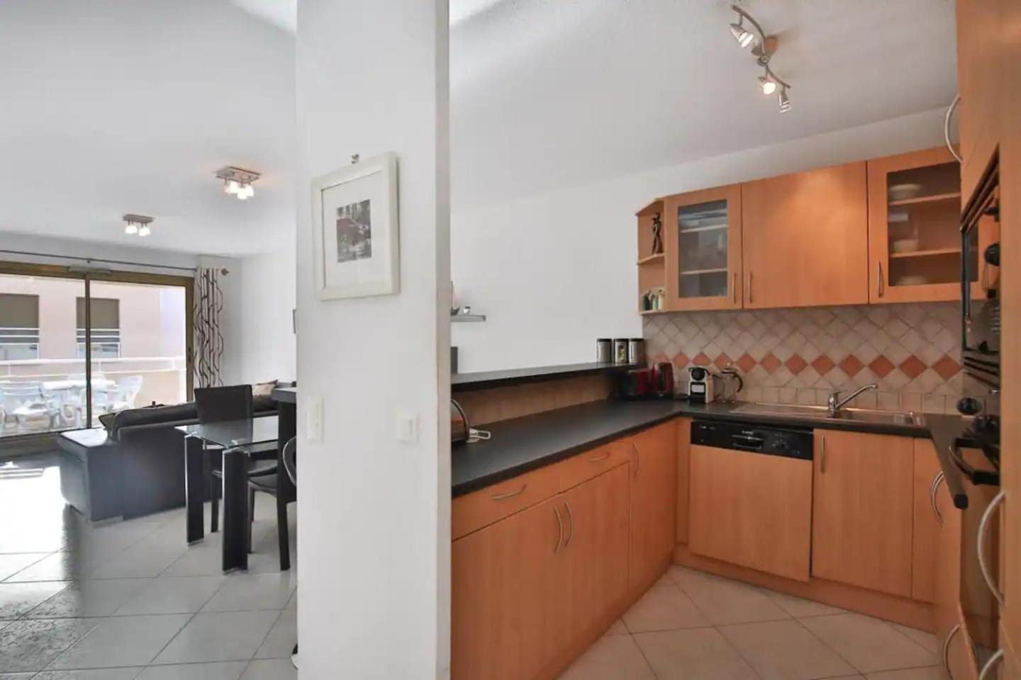 Charming Two-Bedroom Apartment With Balcony And Garage By The Marina Antibes Exterior photo